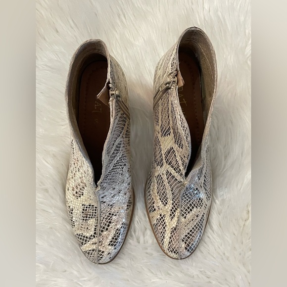 Diba True Look Down Genuine Leather Snake Print Slip On Block Heel Boots Sz 7.5 - Picture 9 of 13